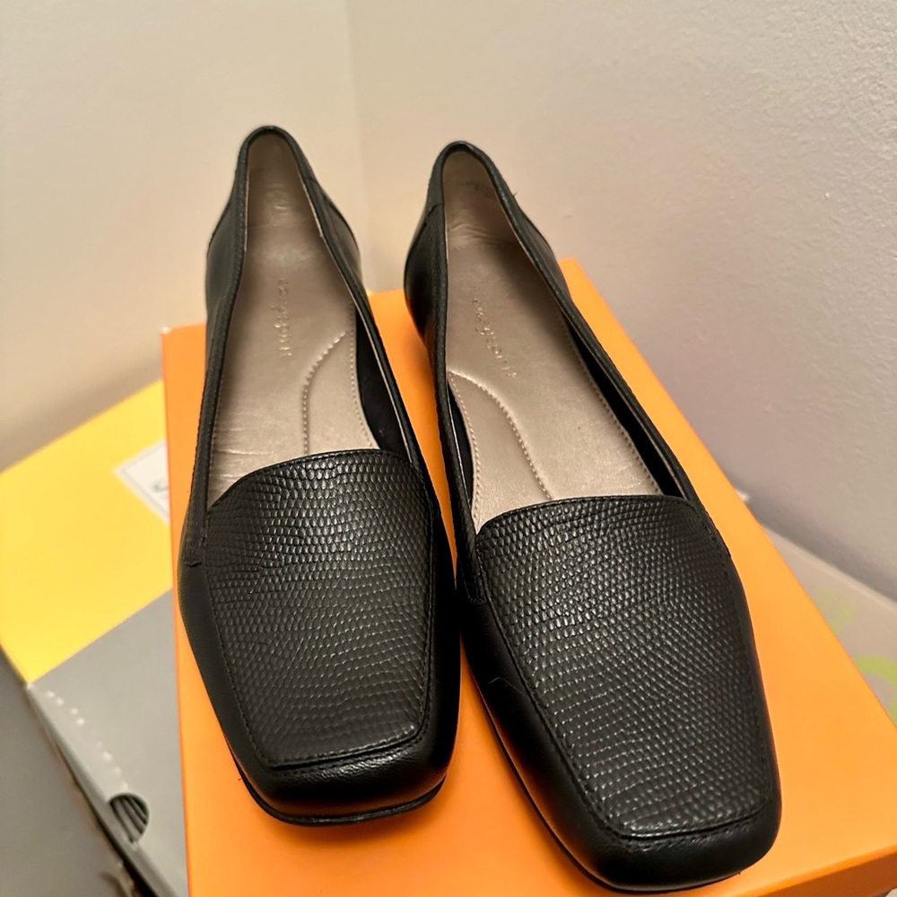 Elegant Black Loafers for Women